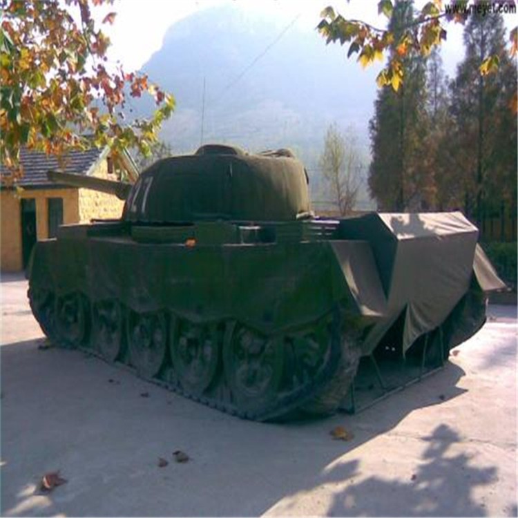 东方华侨农场大型充气坦克